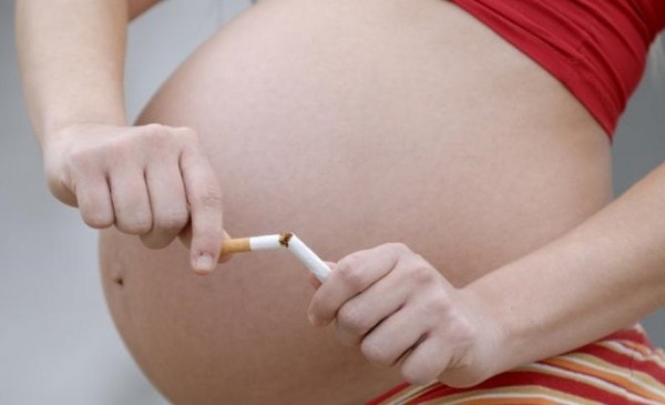 Rūkantys tėvai- pavojus kūdikiui