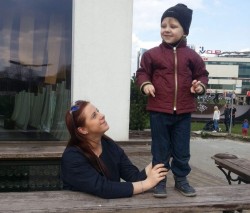 Mama Aliona su sūneliu
